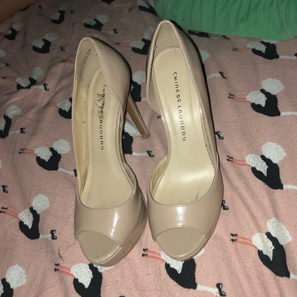 Nude pumps